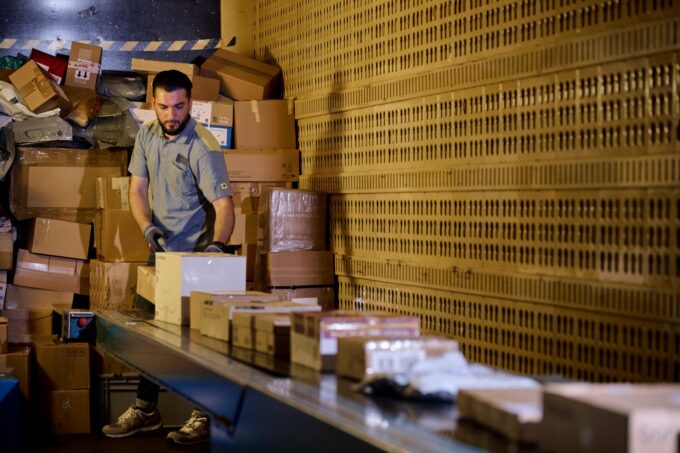 Paket-Ansturm in der Vorweihnachtszeit